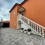 Nikolina Appartement *