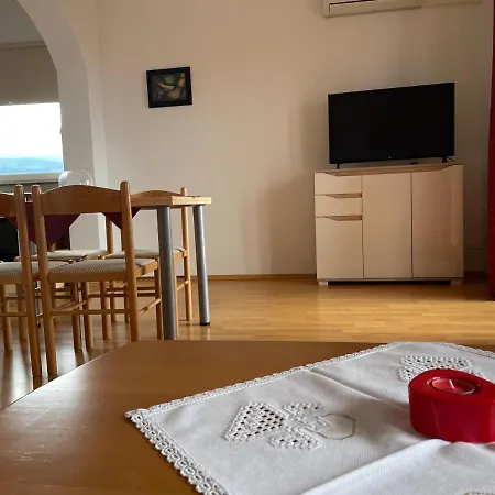 Nikolina Apartament *