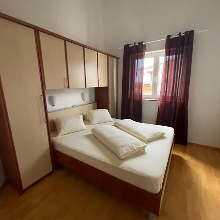 Nikolina Appartement