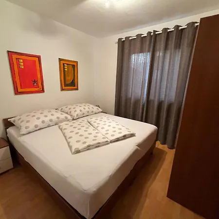 Nikolina Appartement *