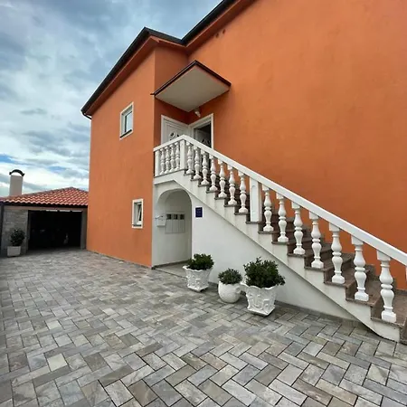 Nikolina Apartamento *